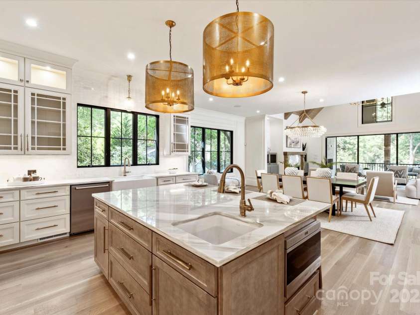 3524 Lacie Lane, Charlotte, NC 28211.  MLS# CAR4254201, YatesRealty ID 21253. 