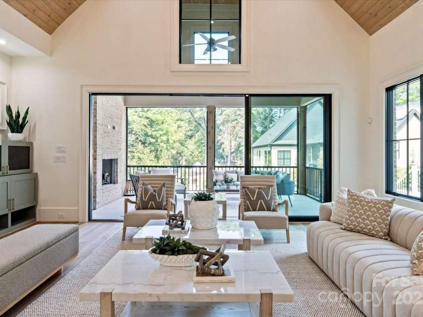 3524 Lacie Lane, Charlotte, NC 28211.  MLS# CAR4254201, YatesRealty ID 21253. 