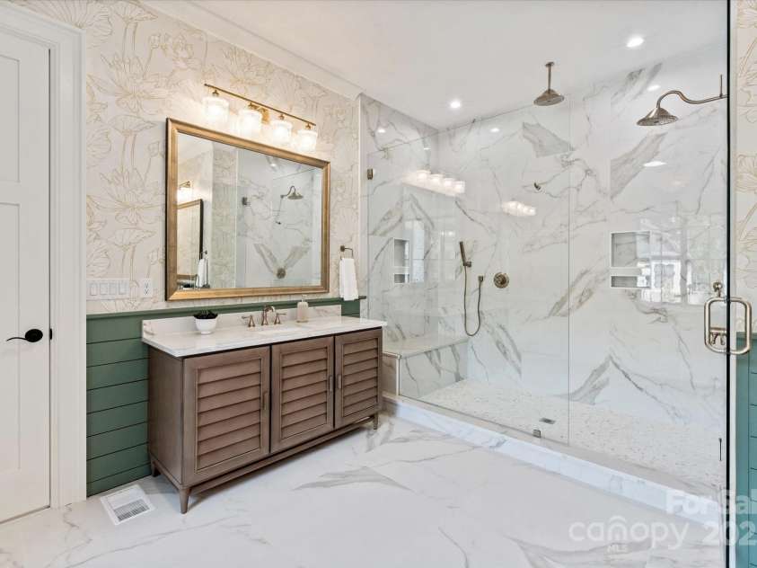 3524 Lacie Lane, Charlotte, NC 28211.  MLS# CAR4254201, YatesRealty ID 21253. 