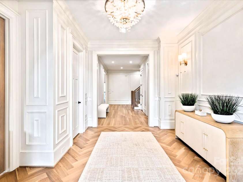 3524 Lacie Lane, Charlotte, NC 28211.  MLS# CAR4254201, YatesRealty ID 21253. Foyer