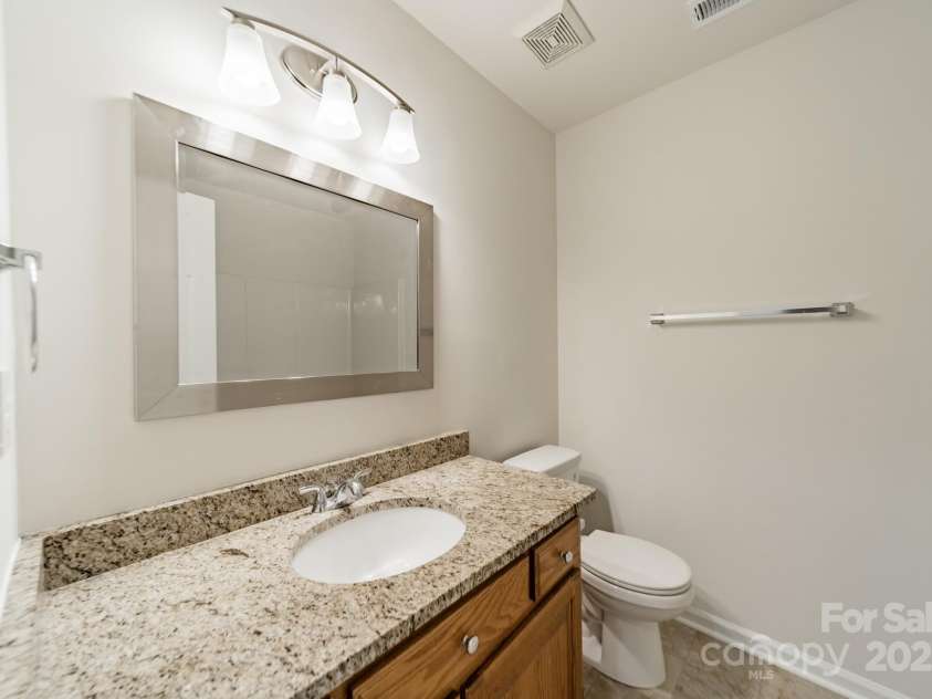 16718 Hampton Crossing Drive, Huntersville, NC 28078.  MLS# CAR4244553, YatesRealty ID 21254. 