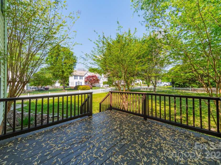 16718 Hampton Crossing Drive, Huntersville, NC 28078.  MLS# CAR4244553, YatesRealty ID 21254. 