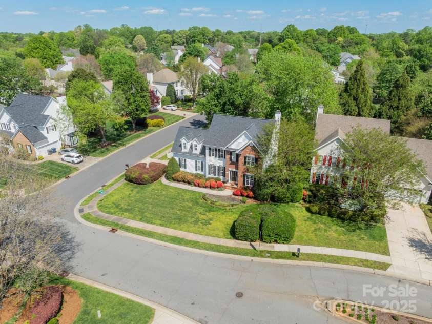 16718 Hampton Crossing Drive, Huntersville, NC 28078.  MLS# CAR4244553, YatesRealty ID 21254. 