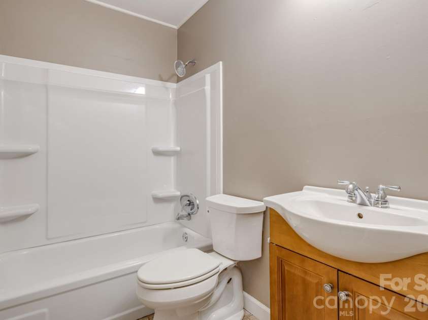 82 Lees Creek Road, Asheville, NC 28806.  MLS# CAR4378093, YatesRealty ID 21255. 