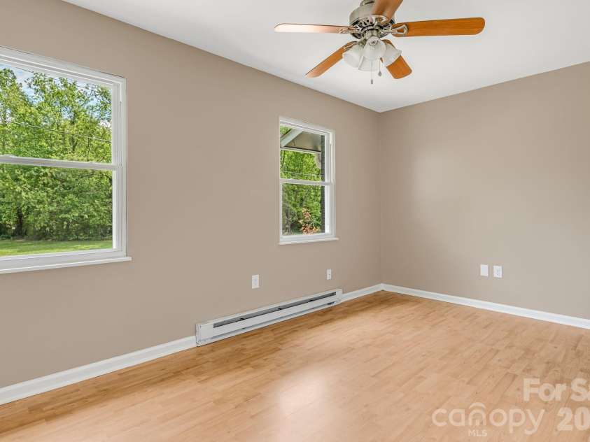 82 Lees Creek Road, Asheville, NC 28806.  MLS# CAR4378093, YatesRealty ID 21255. 
