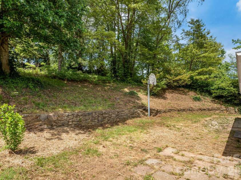 82 Lees Creek Road, Asheville, NC 28806.  MLS# CAR4378093, YatesRealty ID 21255. 