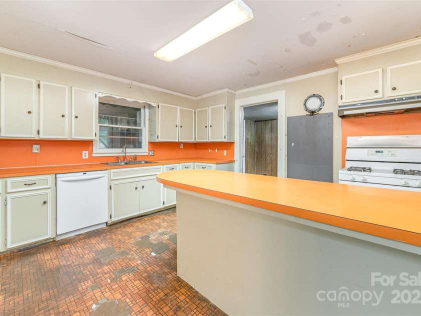520 Eastwood Park Circle, Albemarle, NC 28001.  MLS# CAR4265334, YatesRealty ID 21256. 
