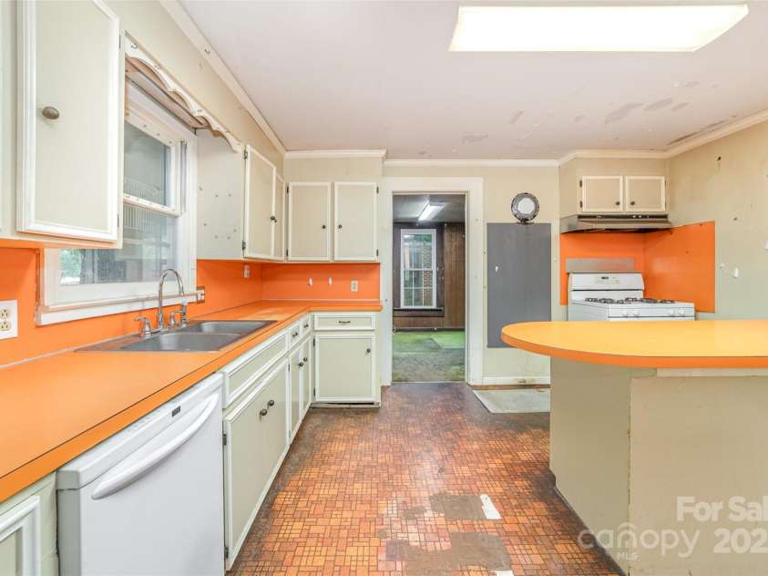 520 Eastwood Park Circle, Albemarle, NC 28001.  MLS# CAR4265334, YatesRealty ID 21256. 