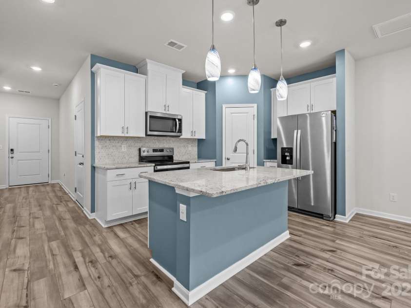 853 Gerard Bay Drive, Fort Mill, SC 29715.  MLS# CAR4268298, YatesRealty ID 21257. Bright and light kitchen