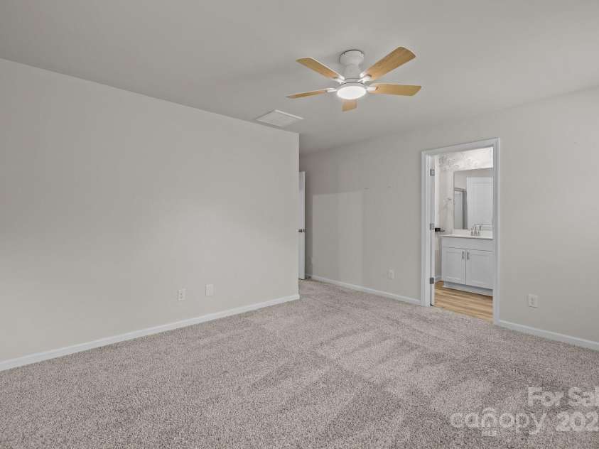 853 Gerard Bay Drive, Fort Mill, SC 29715.  MLS# CAR4268298, YatesRealty ID 21257. Spacious primary ensuite