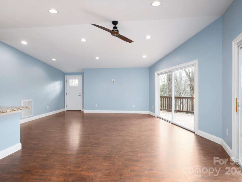 106 Buffalo Trail, Asheville, NC 28805.  MLS# CAR4206308, YatesRealty ID 21258. 