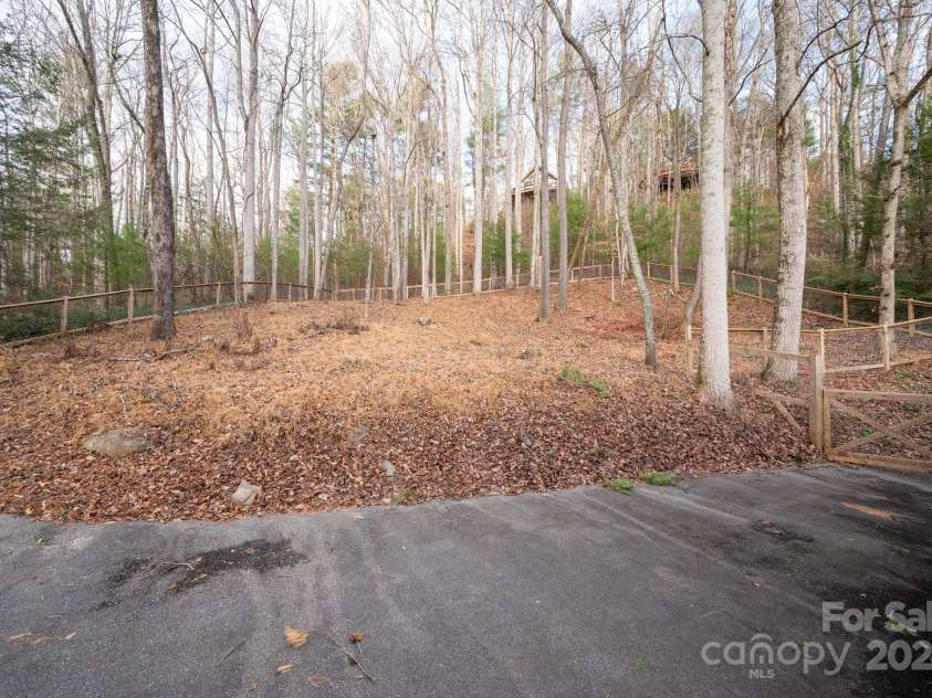 106 Buffalo Trail, Asheville, NC 28805.  MLS# CAR4206308, YatesRealty ID 21258. 
