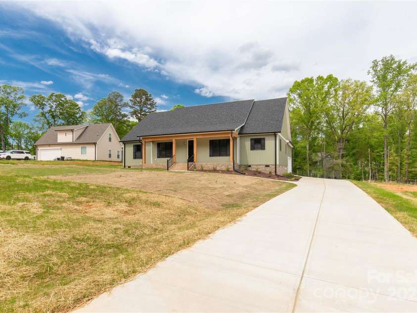 2212 University Drive, Lancaster, SC 29720.  MLS# CAR4247230, YatesRealty ID 21259. 
