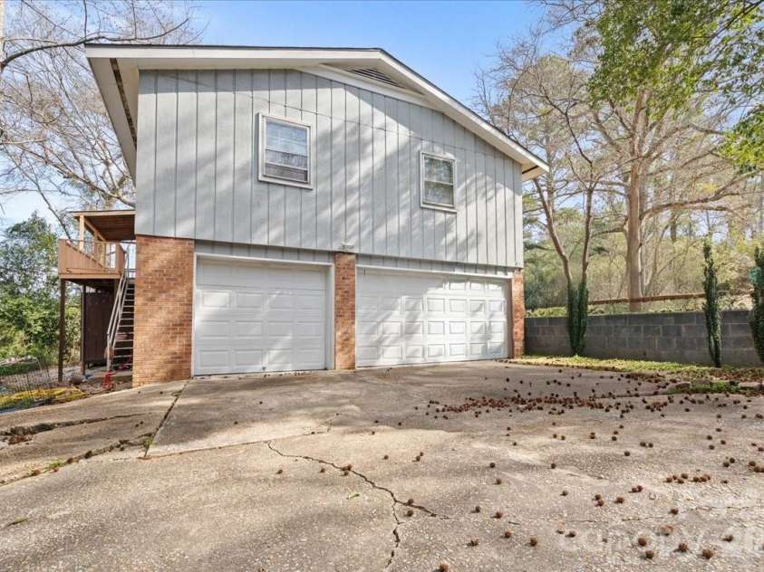 106 Elizabeth Drive, Cheraw, SC 29520.  MLS# CAR4346107, YatesRealty ID 2126. 
