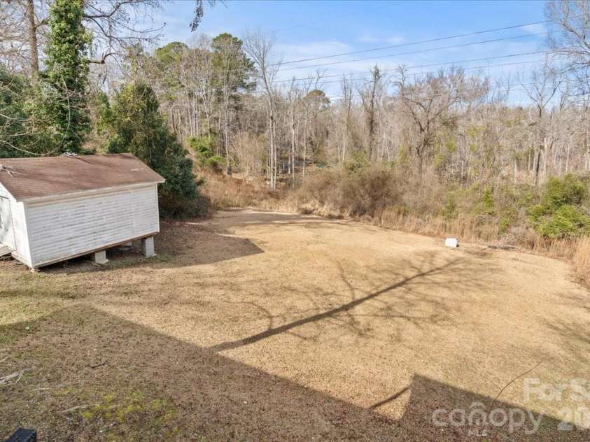 106 Elizabeth Drive, Cheraw, SC 29520.  MLS# CAR4346107, YatesRealty ID 2126. 