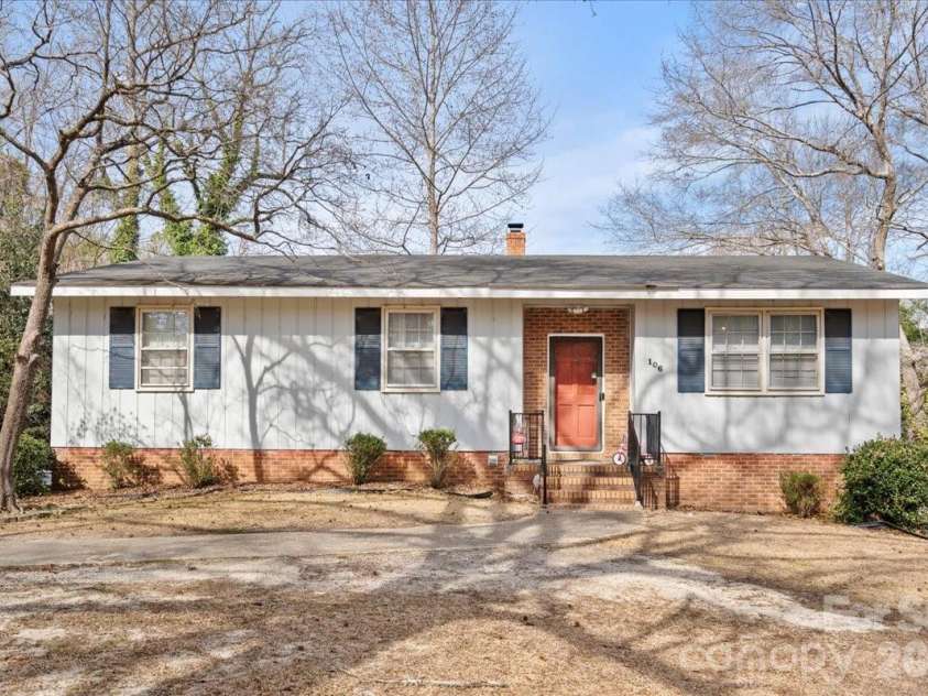 106 Elizabeth Drive, Cheraw, SC 29520.  MLS# CAR4346107, YatesRealty ID 2126. 
