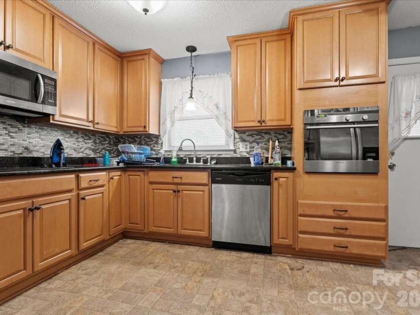 106 Elizabeth Drive, Cheraw, SC 29520.  MLS# CAR4346107, YatesRealty ID 2126. 