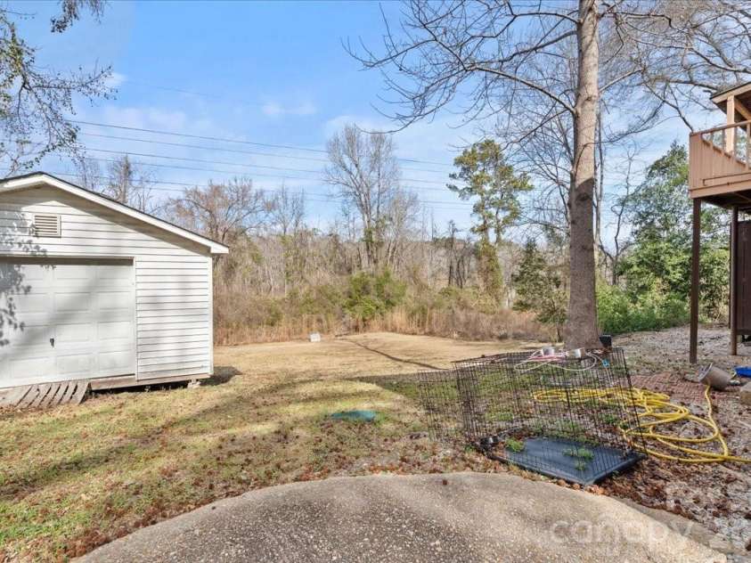 106 Elizabeth Drive, Cheraw, SC 29520.  MLS# CAR4346107, YatesRealty ID 2126. 
