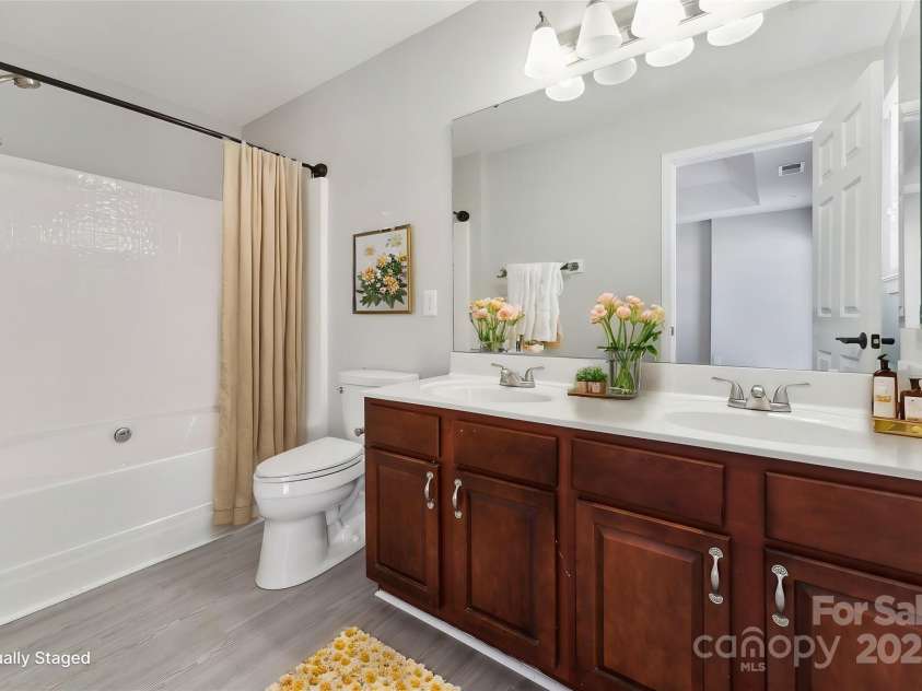 12727 Bullock Greenway Boulevard, Charlotte, NC 28277.  MLS# CAR4230976, YatesRealty ID 2126. Primary Bathroom