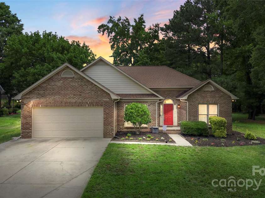 14747 Pomerol Lane, Pineville, NC 28134.  MLS# CAR4273113, YatesRealty ID 21260. 