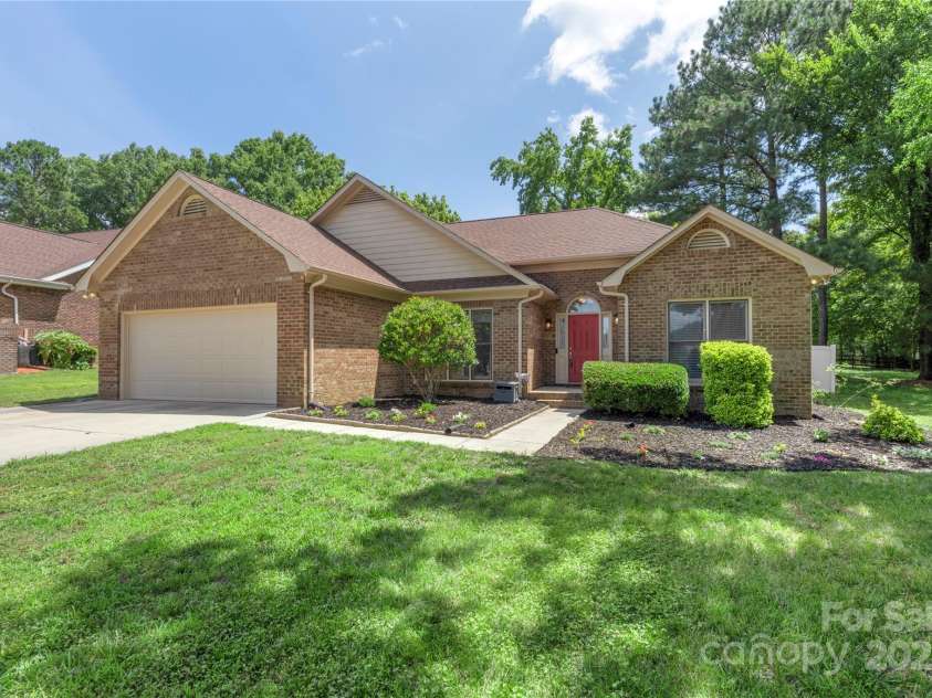 14747 Pomerol Lane, Pineville, NC 28134.  MLS# CAR4273113, YatesRealty ID 21260. 