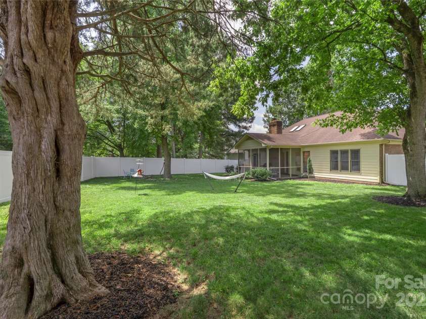 14747 Pomerol Lane, Pineville, NC 28134.  MLS# CAR4273113, YatesRealty ID 21260. 