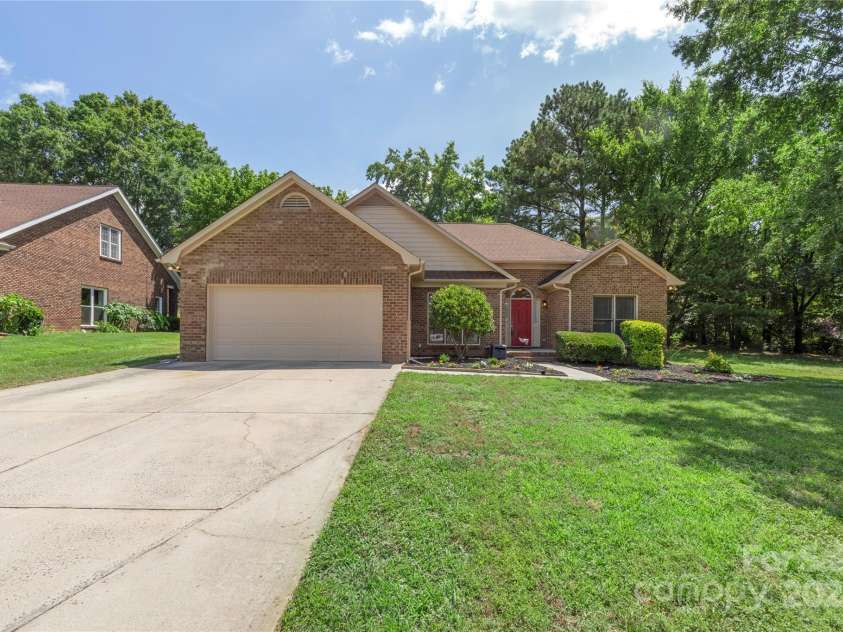 14747 Pomerol Lane, Pineville, NC 28134.  MLS# CAR4273113, YatesRealty ID 21260. 
