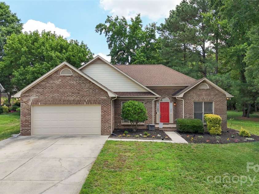 14747 Pomerol Lane, Pineville, NC 28134.  MLS# CAR4273113, YatesRealty ID 21260. 