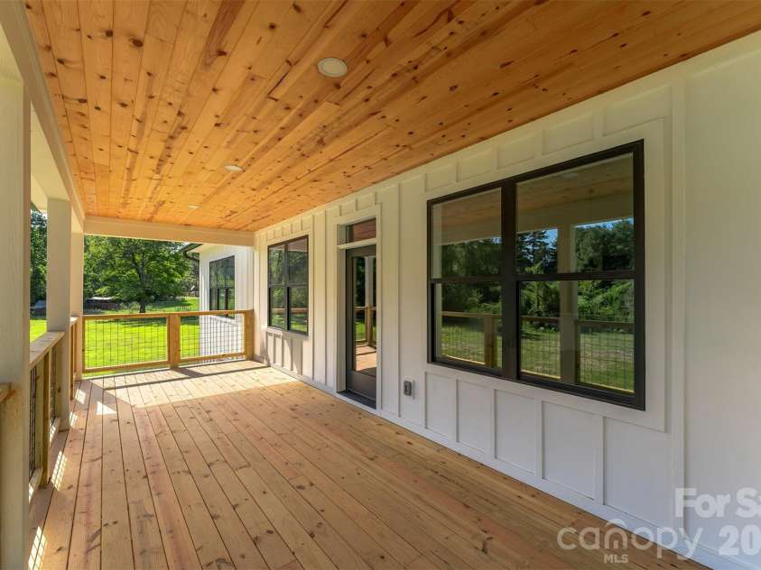 808 Maybank Drive, Hendersonville, NC 28739.  MLS# CAR4401111, YatesRealty ID 21260. 