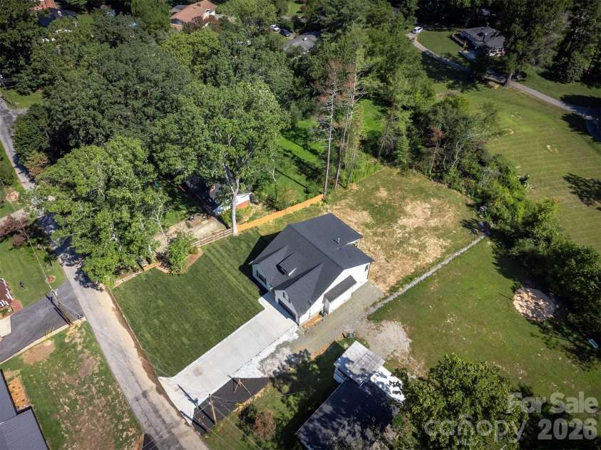 808 Maybank Drive, Hendersonville, NC 28739.  MLS# CAR4401111, YatesRealty ID 21260. 