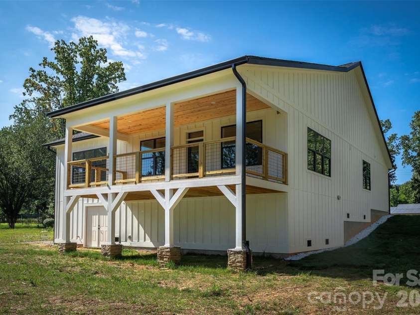 808 Maybank Drive, Hendersonville, NC 28739.  MLS# CAR4401111, YatesRealty ID 21260. Large deck facing the private back yard