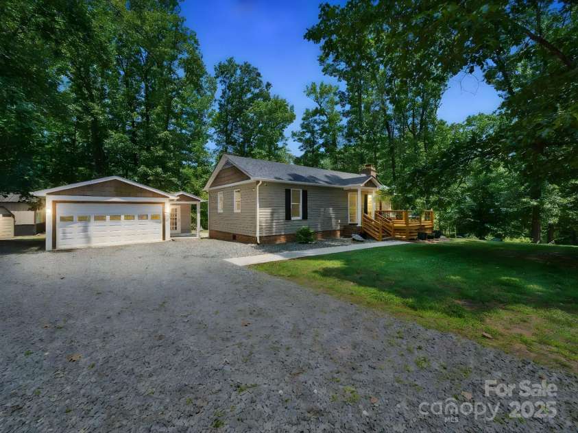 2345 Stallings Road, Matthews, NC 28104.  MLS# CAR4268462, YatesRealty ID 21262. 