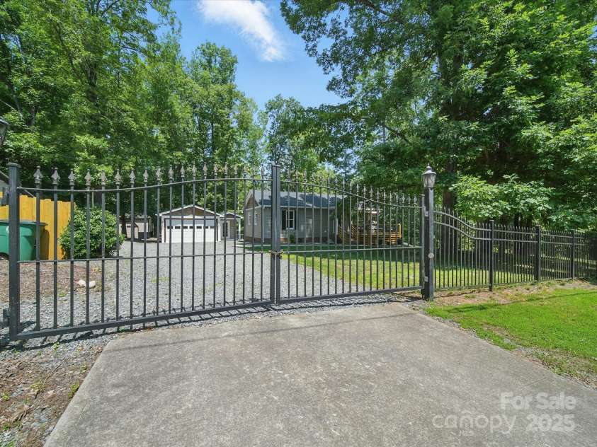 2345 Stallings Road, Matthews, NC 28104.  MLS# CAR4268462, YatesRealty ID 21262. 