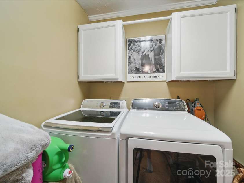 2345 Stallings Road, Matthews, NC 28104.  MLS# CAR4268462, YatesRealty ID 21262. 