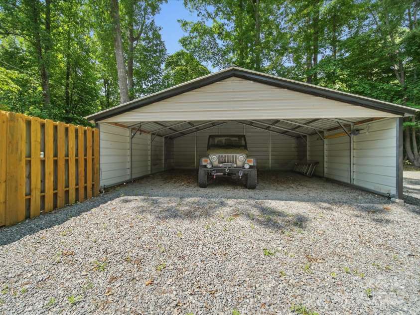 2345 Stallings Road, Matthews, NC 28104.  MLS# CAR4268462, YatesRealty ID 21262. 