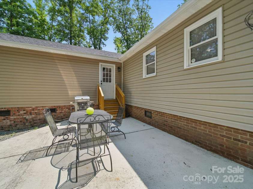 2345 Stallings Road, Matthews, NC 28104.  MLS# CAR4268462, YatesRealty ID 21262. 