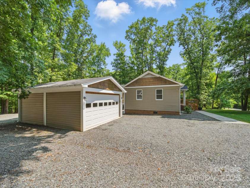 2345 Stallings Road, Matthews, NC 28104.  MLS# CAR4268462, YatesRealty ID 21262. 