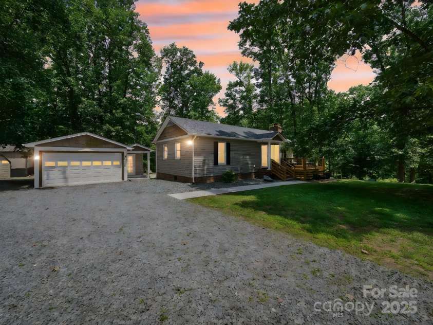 2345 Stallings Road, Matthews, NC 28104.  MLS# CAR4268462, YatesRealty ID 21262. 