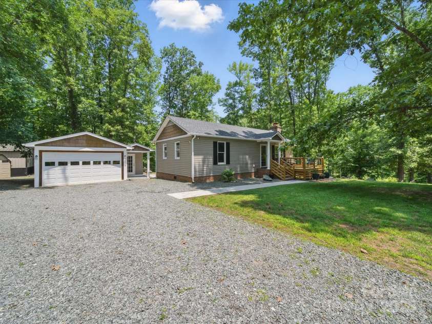 2345 Stallings Road, Matthews, NC 28104.  MLS# CAR4268462, YatesRealty ID 21262. 