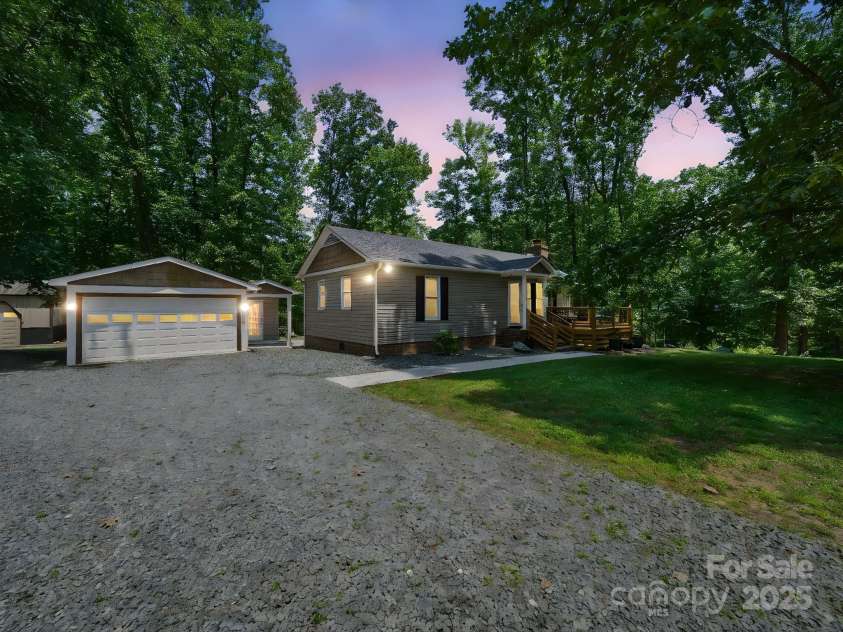 2345 Stallings Road, Matthews, NC 28104.  MLS# CAR4268462, YatesRealty ID 21262. 