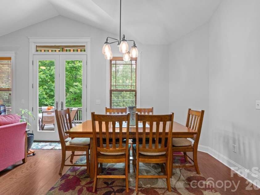 316 Fennel Dun Circle, Biltmore Lake, NC 28715.  MLS# CAR4378925, YatesRealty ID 21263. Dining area off kitchen