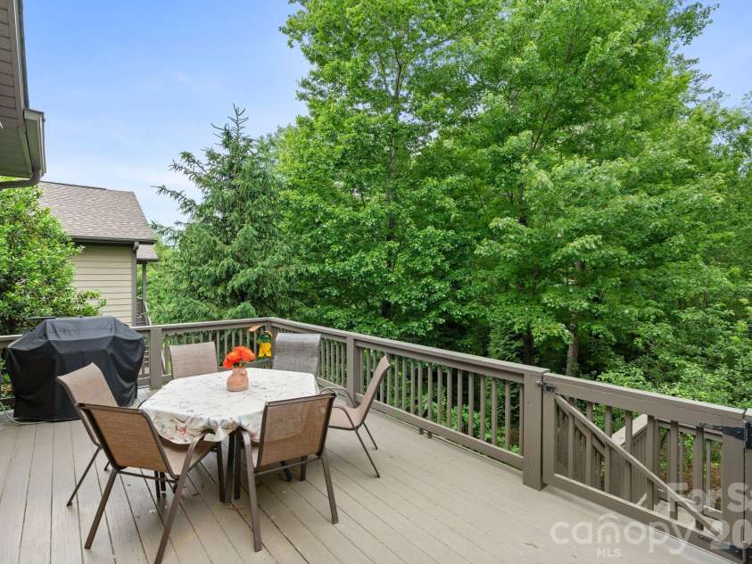 316 Fennel Dun Circle, Biltmore Lake, NC 28715.  MLS# CAR4378925, YatesRealty ID 21263. Great sunny deck 