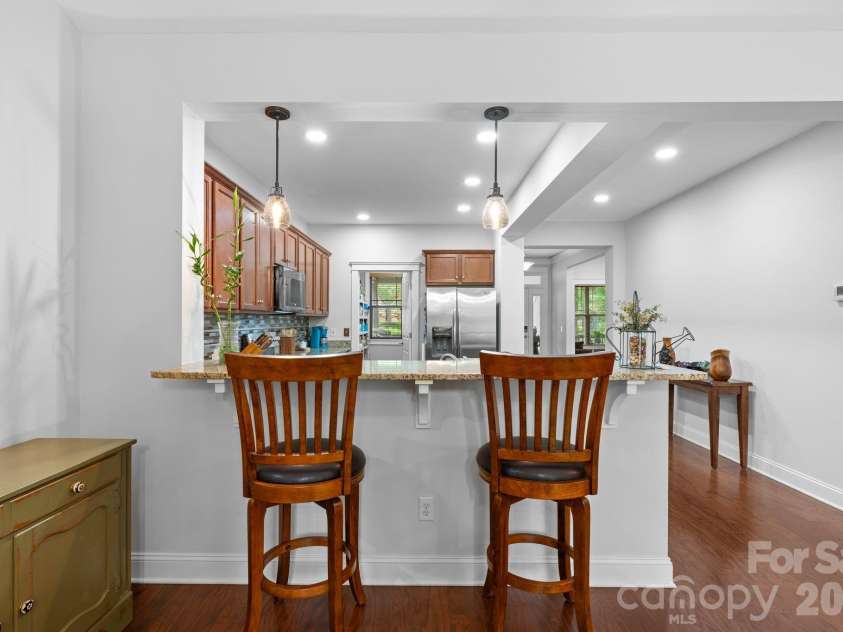 316 Fennel Dun Circle, Biltmore Lake, NC 28715.  MLS# CAR4378925, YatesRealty ID 21263. Lovely breakfast counter