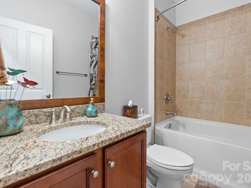 316 Fennel Dun Circle, Biltmore Lake, NC 28715.  MLS# CAR4378925, YatesRealty ID 21263. Secondary tiled bathroom