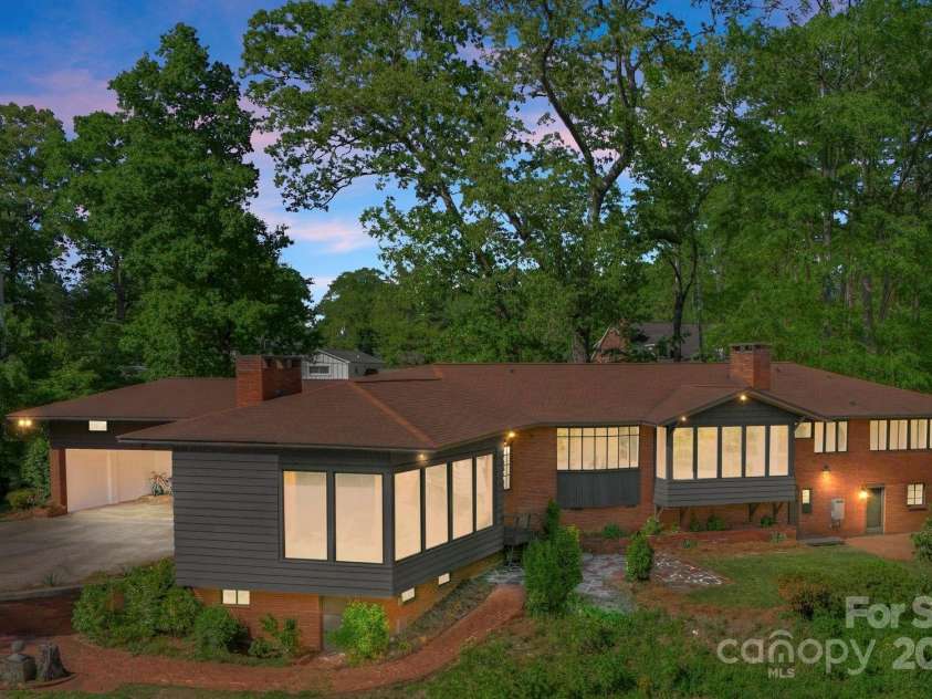 916 Park Drive, Lincolnton, NC 28092.  MLS# CAR4322896, YatesRealty ID 21264. 