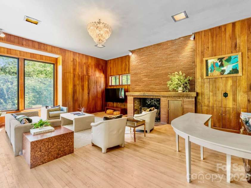 916 Park Drive, Lincolnton, NC 28092.  MLS# CAR4322896, YatesRealty ID 21264. 