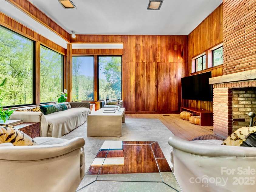 916 Park Drive, Lincolnton, NC 28092.  MLS# CAR4322896, YatesRealty ID 21264. 