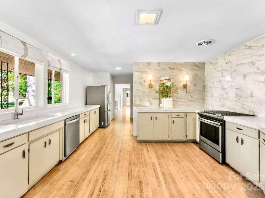 916 Park Drive, Lincolnton, NC 28092.  MLS# CAR4322896, YatesRealty ID 21264. 