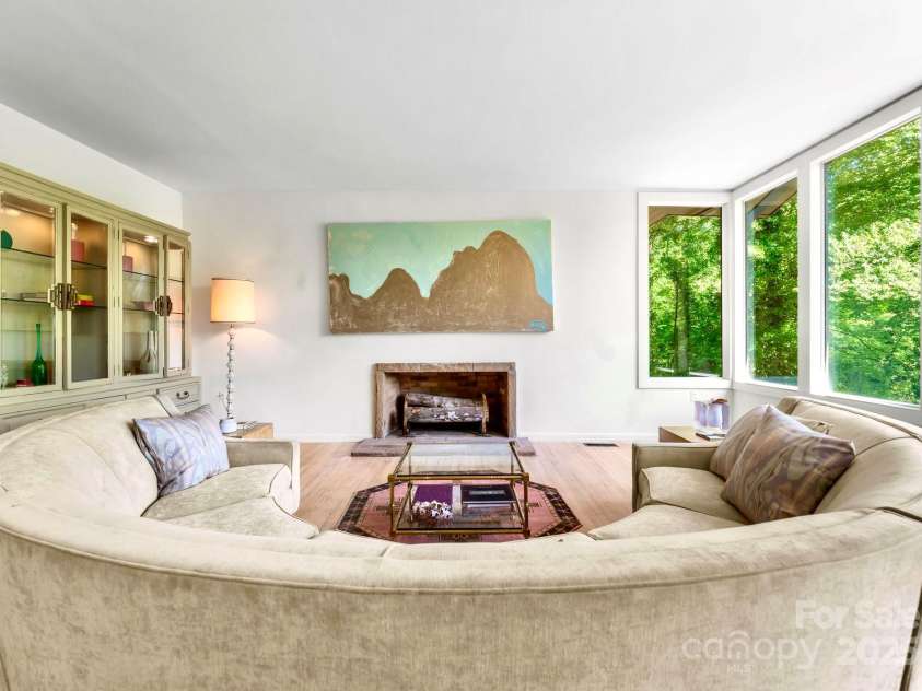 916 Park Drive, Lincolnton, NC 28092.  MLS# CAR4322896, YatesRealty ID 21264. 