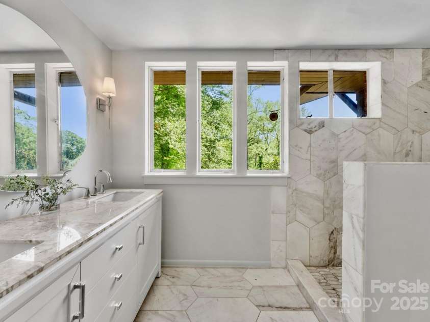 916 Park Drive, Lincolnton, NC 28092.  MLS# CAR4322896, YatesRealty ID 21264. 